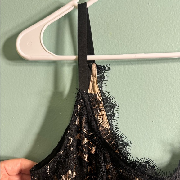 Diane Von Furstenberg black cocktail dress, size 8 . Black lace with nude lining - Picture 3 of 6